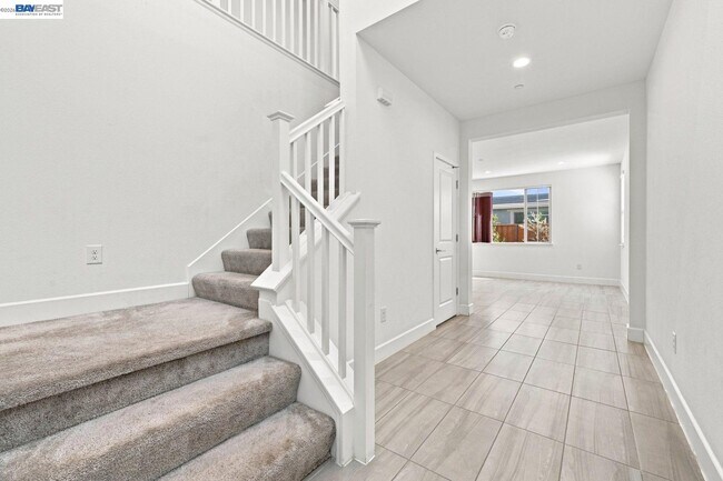 Building Photo - 33 Roccolino Ln