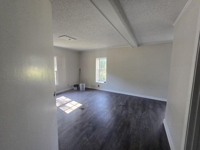 Building Photo - 2619 W Black Creek Rd