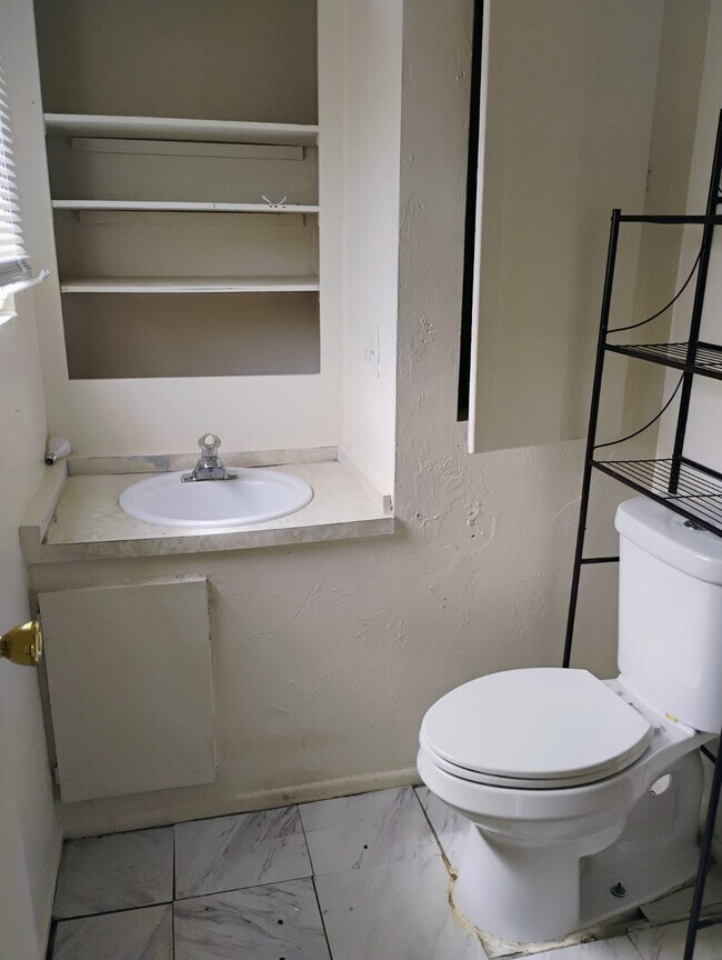 Building Photo - 538 State St