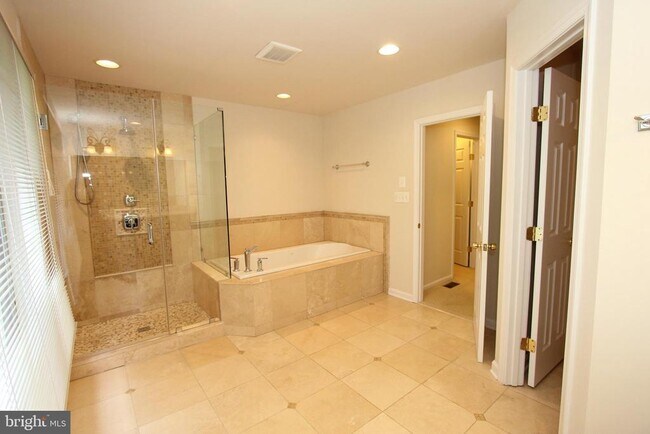 Building Photo - 10208 Sorrel Ave