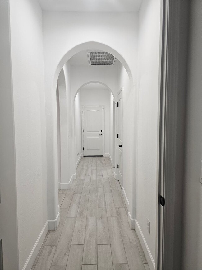 Building Photo - Beautiful Home in Gated Community