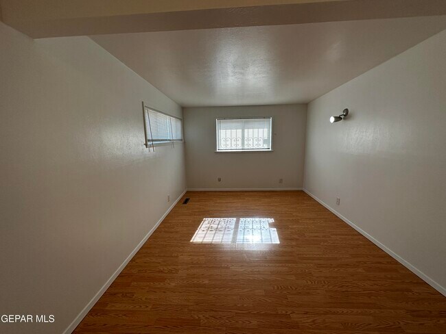 Building Photo - 5202 Cornell Ave