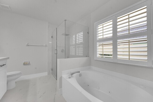 Building Photo - 13048 Meadowbreeze Dr