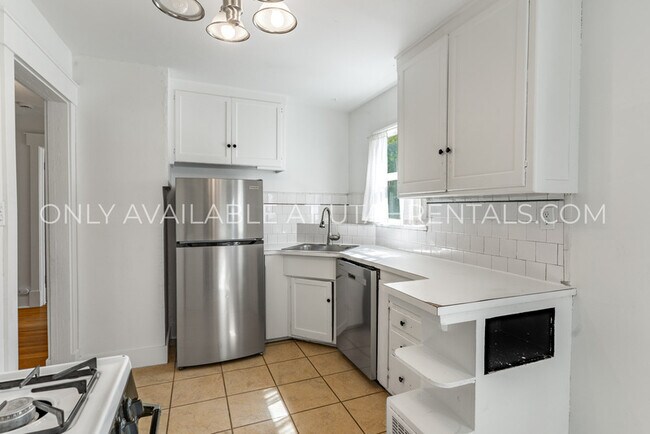 Building Photo - 1278 E 520 S St