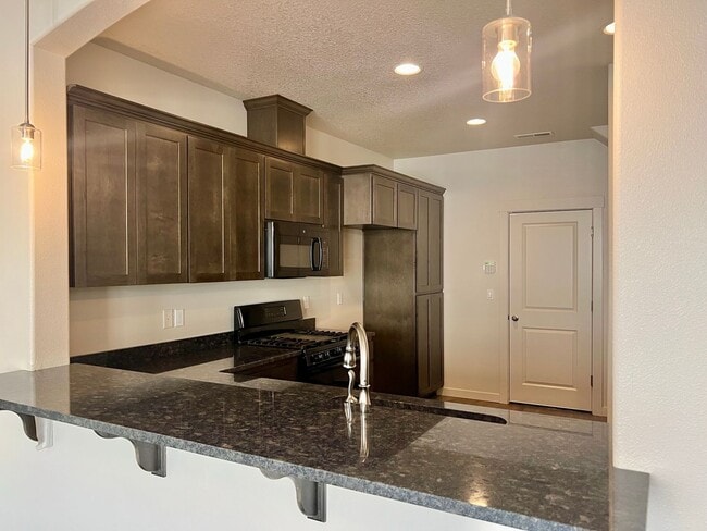 Building Photo - Beautiful Newer Built Home Central location!