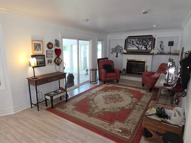 Building Photo - Updated 3 bedroom 2 bathroom Oak Creek ranch