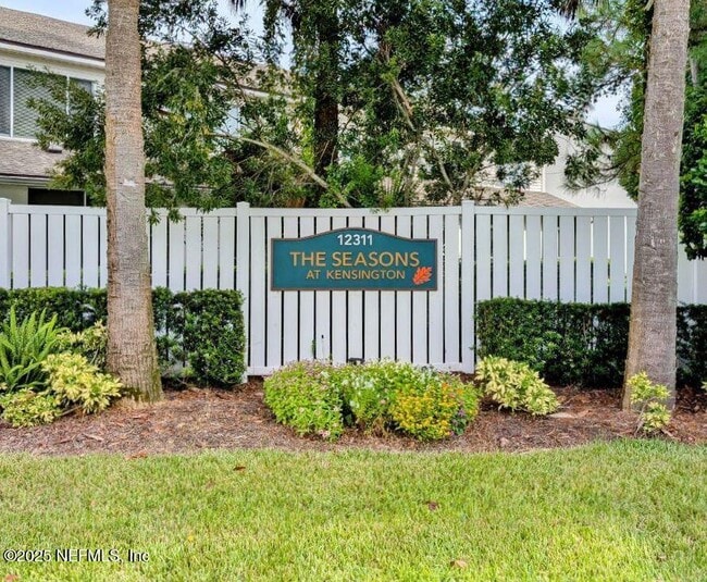 Building Photo - 12311 Kensington Lakes Dr