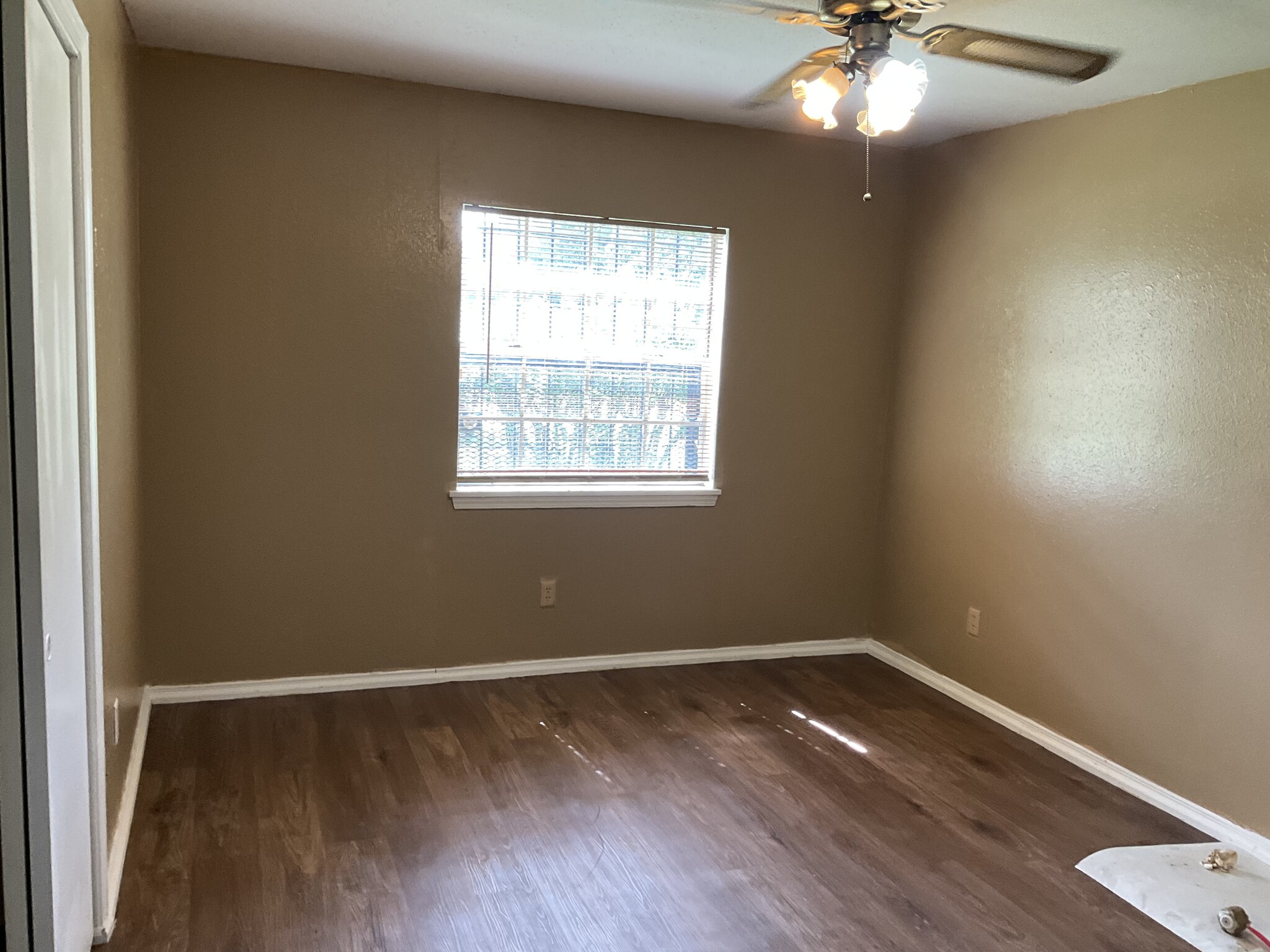 Master bedroom - 4650 N Lake Dr