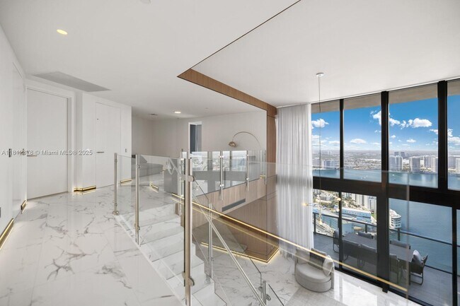 Building Photo - 18555 Collins Ave