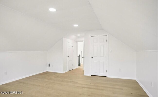 Building Photo - 99 Ravine Dr