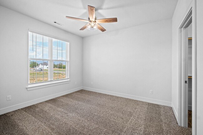 Building Photo - 6465 Courtland Ave