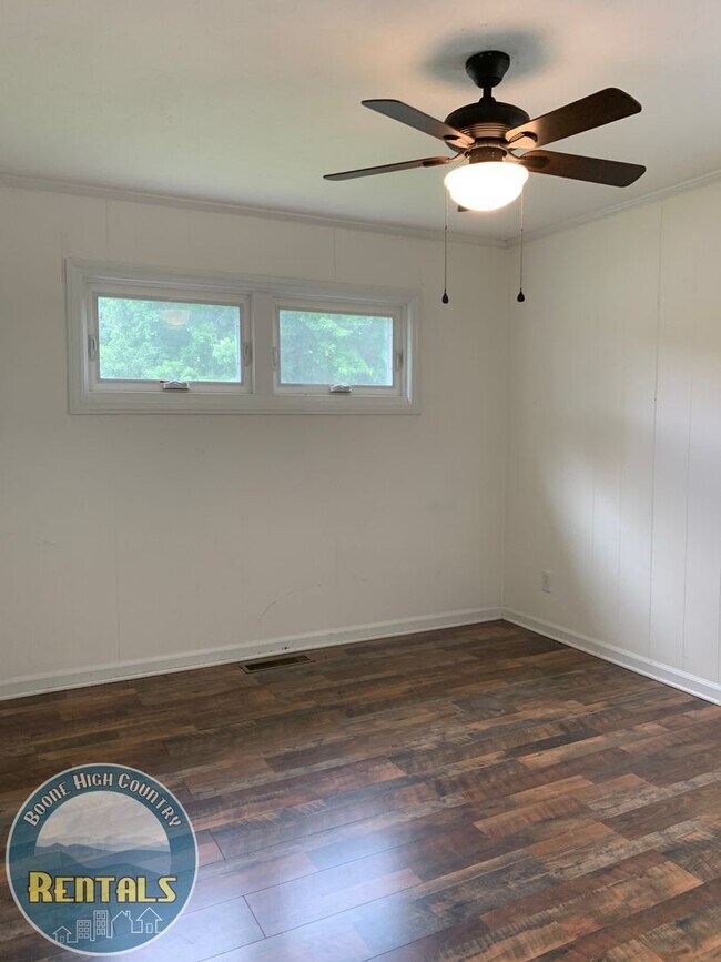 Building Photo - 3bd/2ba Ranch-Style Home Central to Boone