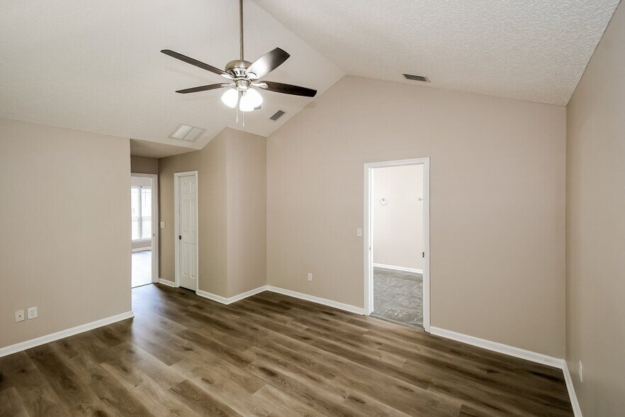 Building Photo - 2131 Carnes St