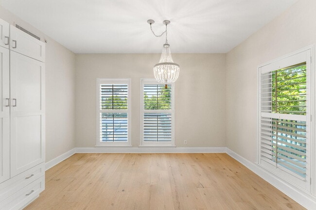 Building Photo - 1732 W County Hwy 30A