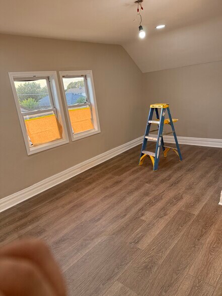 Building Photo - 1102 N 19th Ave