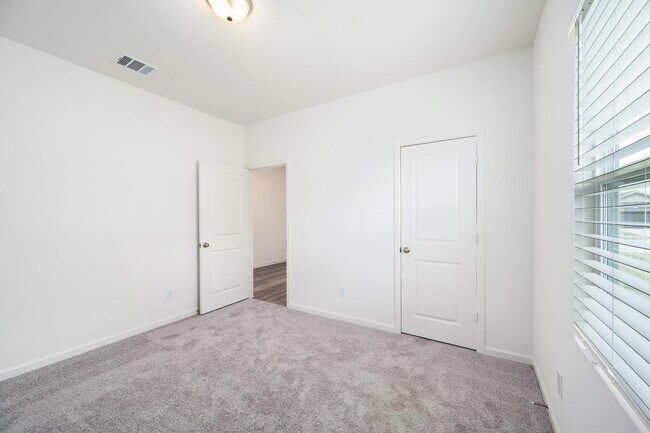 Building Photo - 6310 Highland Bnd Dr