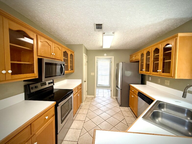 Building Photo - 7067 Runnymede Dr