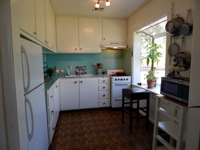 Kitchen - 2040 Whitley Ave