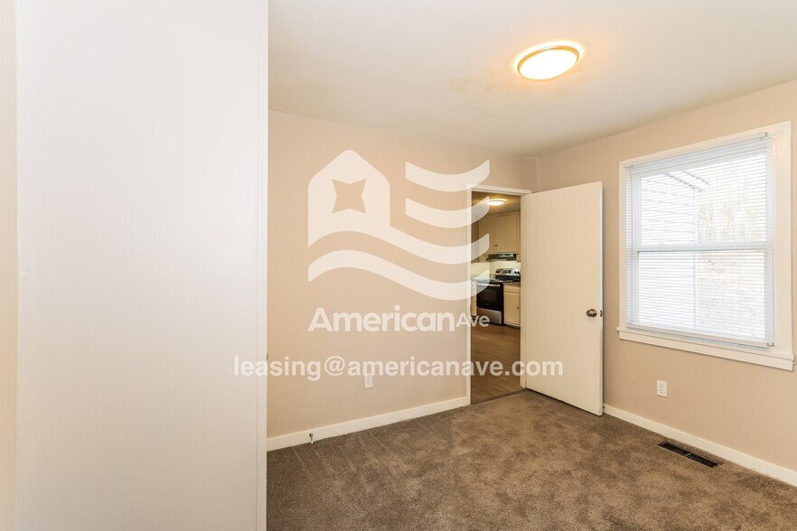 Building Photo - 652 Lorraine Dr