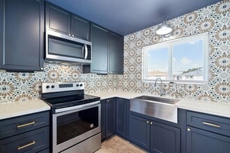 Building Photo - 370 Ling St