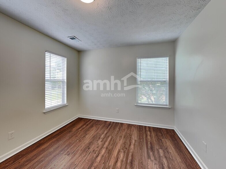 Building Photo - 2857 Golden Club Bend