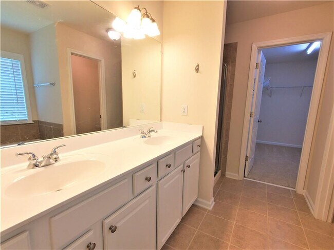 Building Photo - 545 Friars Head Dr NE