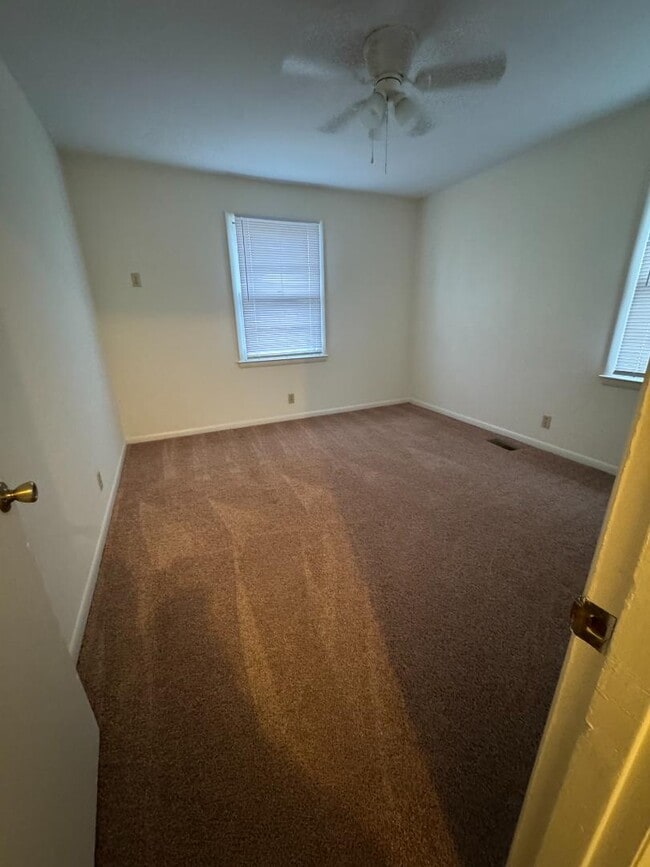 Building Photo - 208 Westhill Dr