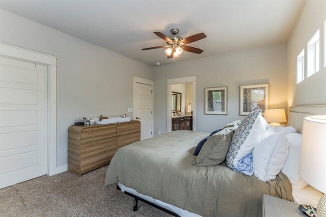 Building Photo - 1700 Singleton Ave