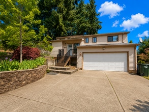 Building Photo - Beautiful 4 Bed, 2 Bath Single Family Home 2 Attached Car Garage and Laundry In Unit!