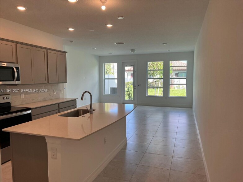 Building Photo - 6121 Rancho Ln