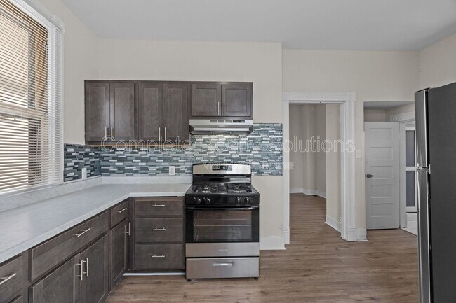 Building Photo - 6811 Etzel Ave