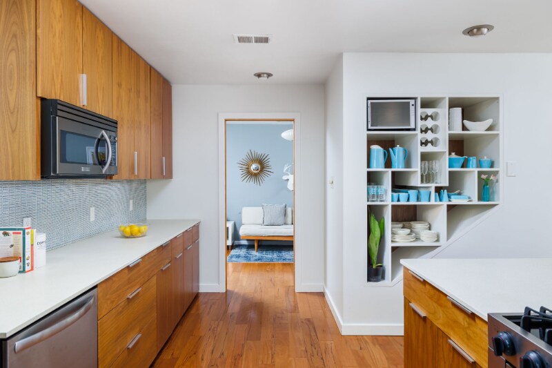 Building Photo - 3202 Santa Monica Dr