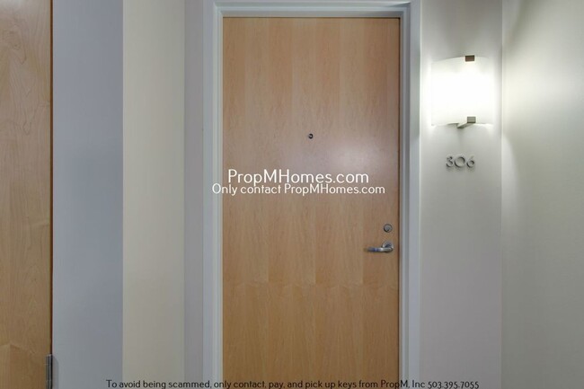 Building Photo - Luxury Goose Hollow Living – 1 Bedroom + B...