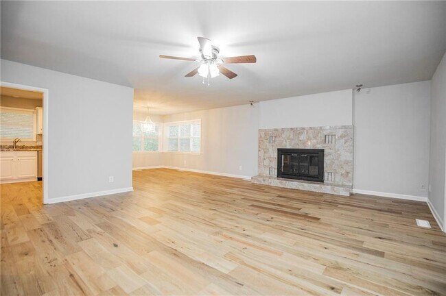 Building Photo - 41 Gore Ln