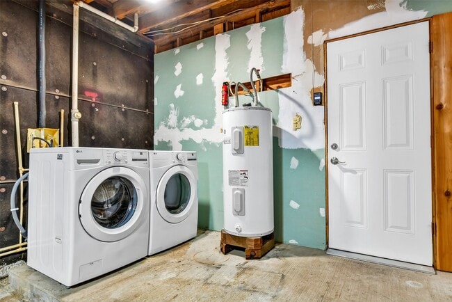 Building Photo - 123 The Strand