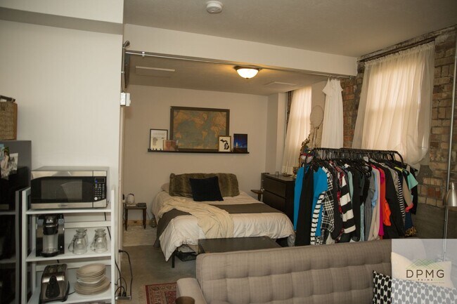 Building Photo - 108 S Hosmer St