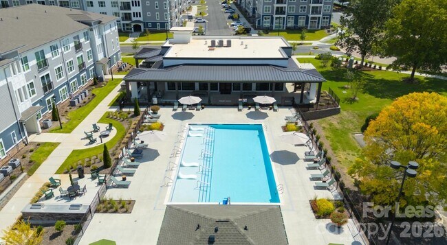 Building Photo - 2546 Perimeter Pointe Pkwy