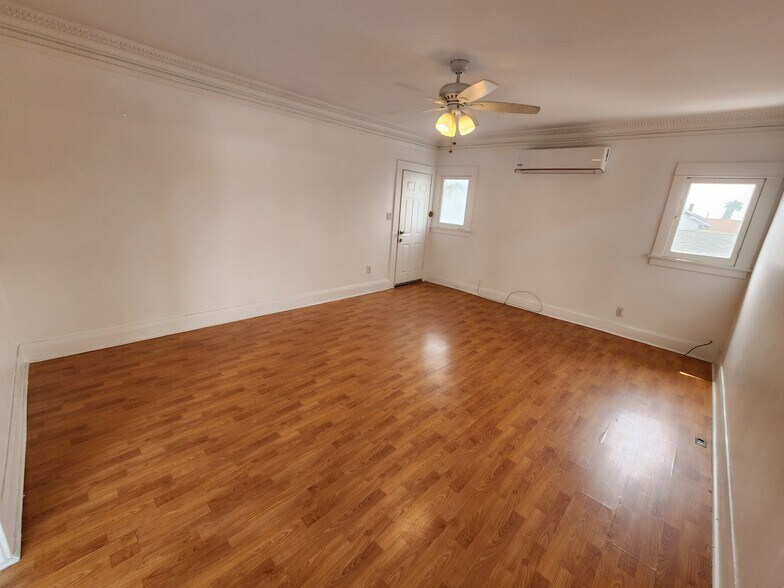 Building Photo - 820 N Edgemont St