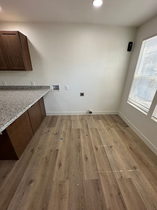Building Photo - Charmingly remodeled