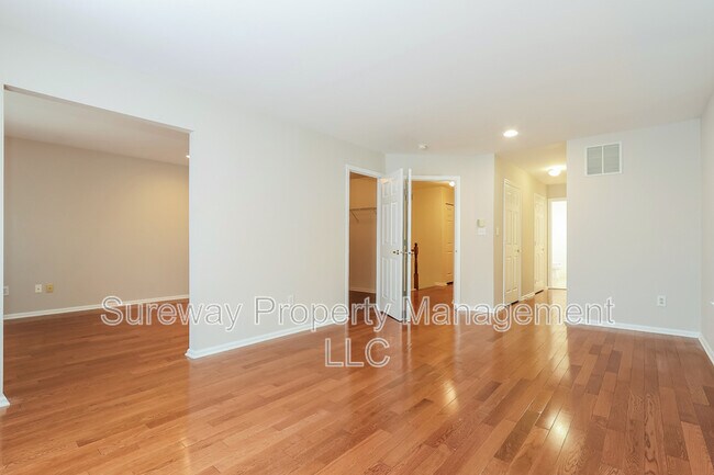 Building Photo - 18 Leighton Dr