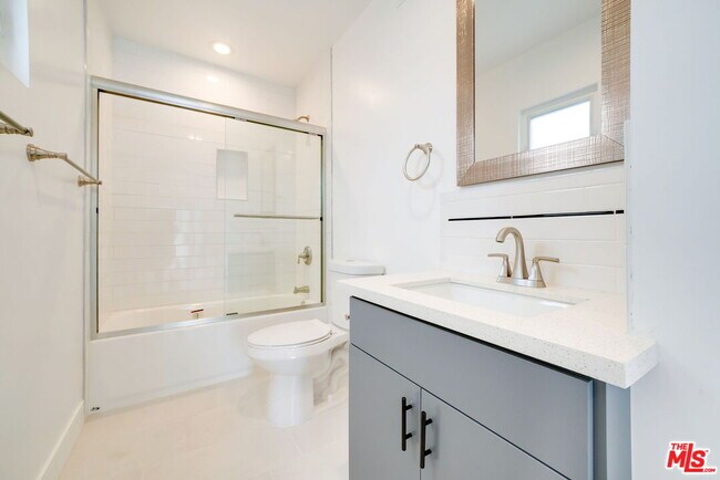 Building Photo - 4866 1/2 Pickford St