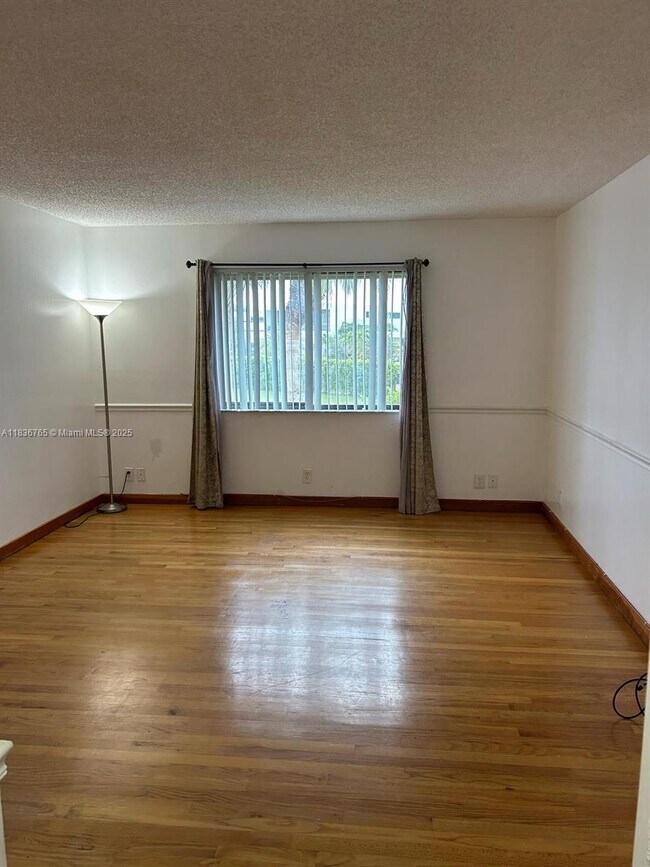 Building Photo - 16471 Blatt Blvd