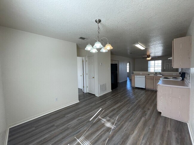 Building Photo - 1606 Dugger Cir