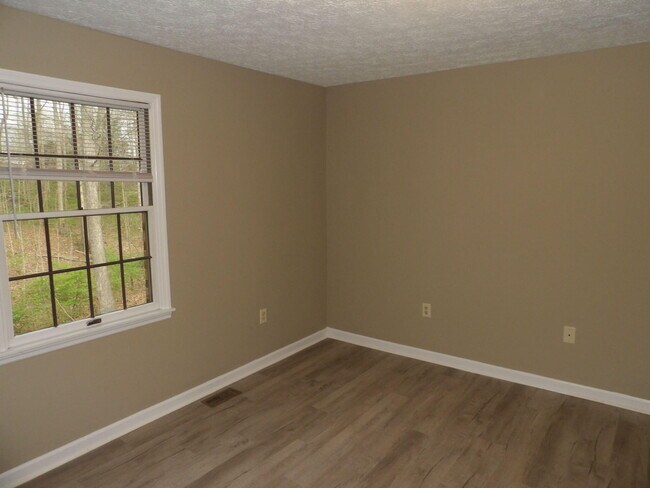 Building Photo - 244 Meadowview Dr