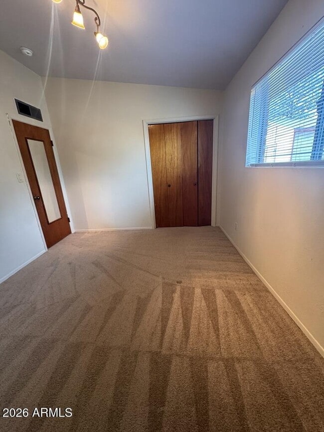 Building Photo - 1401 Bella Vista Dr