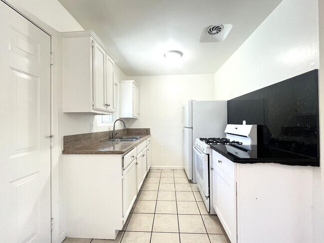 Building Photo - 1594 Sepulveda Ave