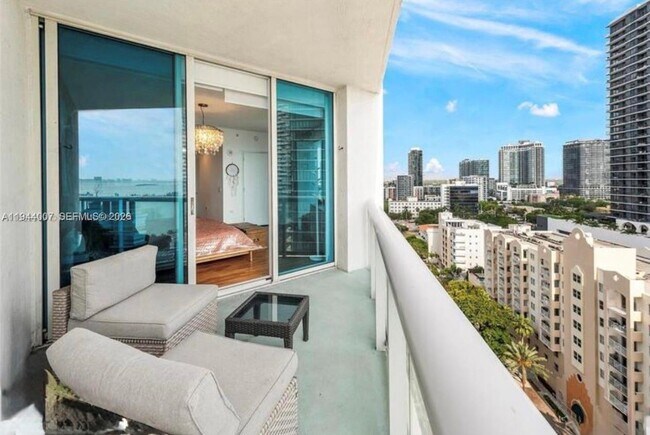 Building Photo - 480 NE 30th St