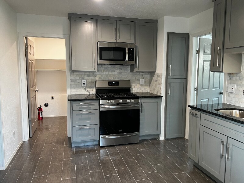 Building Photo - 10434 Seawood Dr