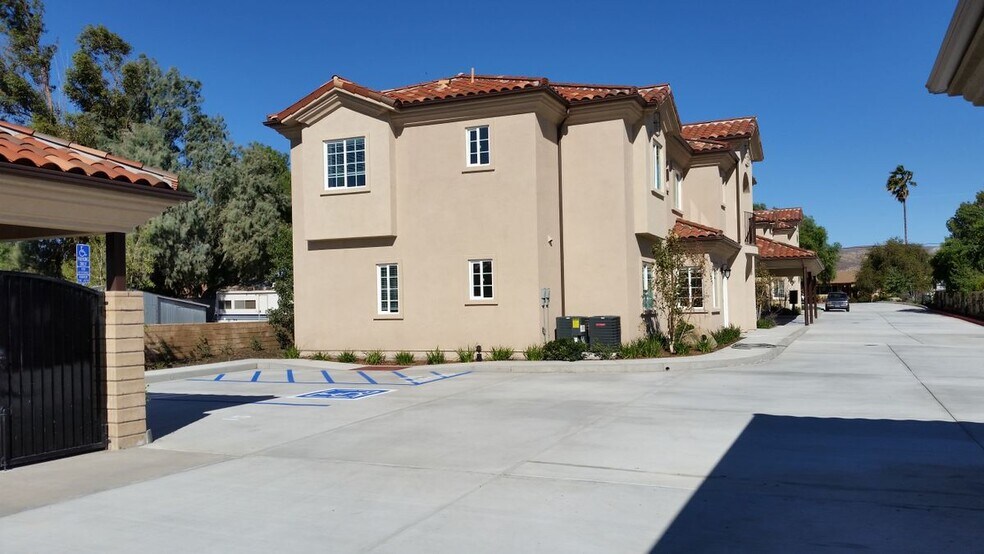 Building Photo - 1380 Patricia Ave