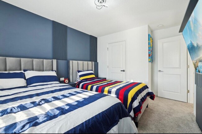 Building Photo - 646 Longboat Dr